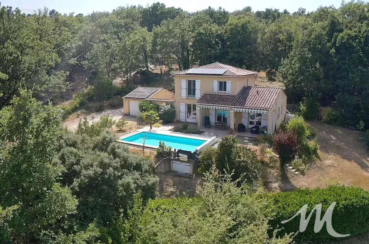 Belle maison  à Montmeyan, avec piscine, garage et 4 chambres! - photo 3