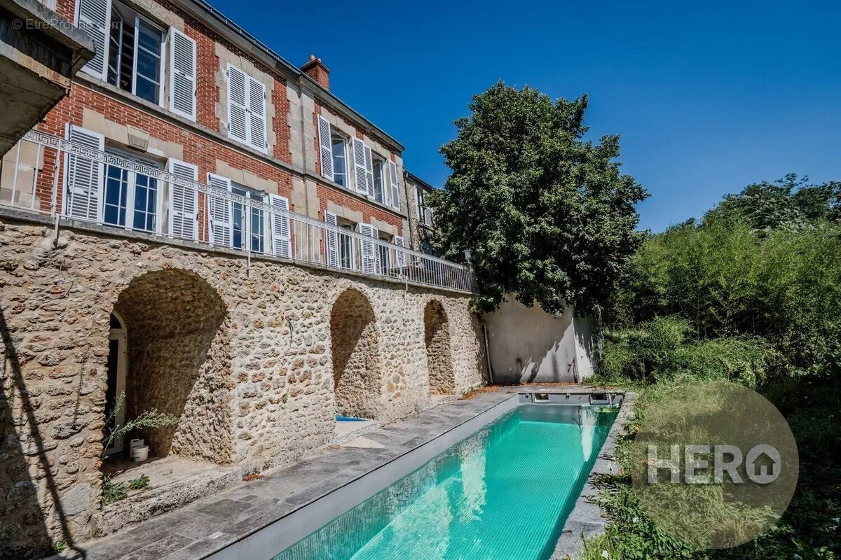 Maison à NEAUPHLE-LE-CHATEAU