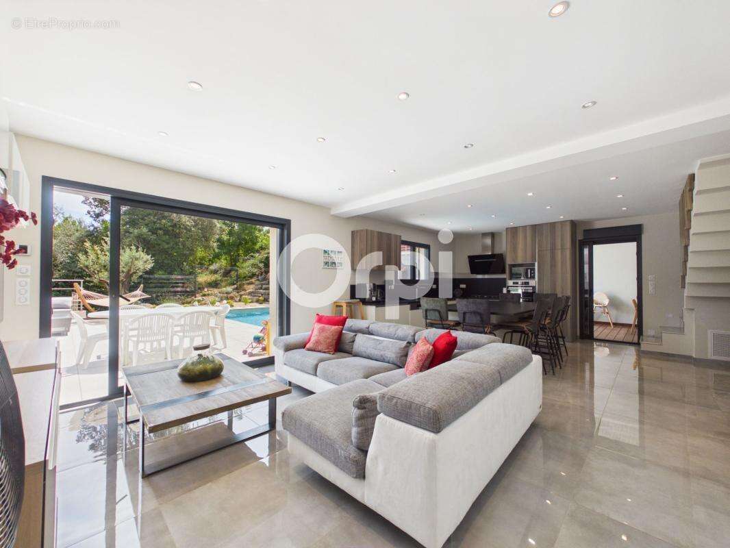 Maison moderne -piscine -vue dégagée - double garage - proche commodités - photo 8