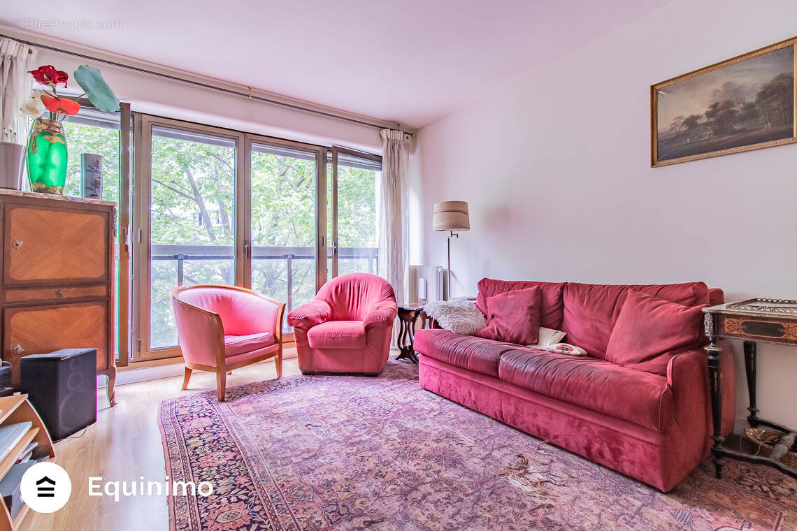 Appartement à PARIS-16E
