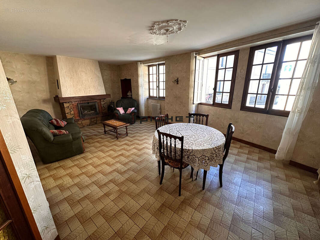 Maison à NEGRONDES