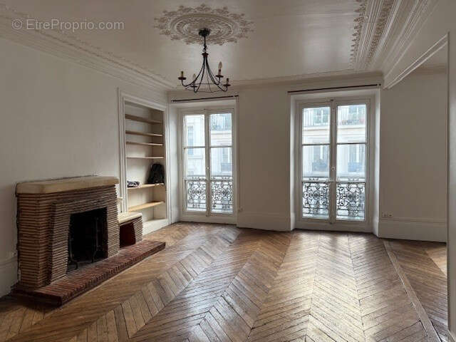 Appartement à PARIS-3E