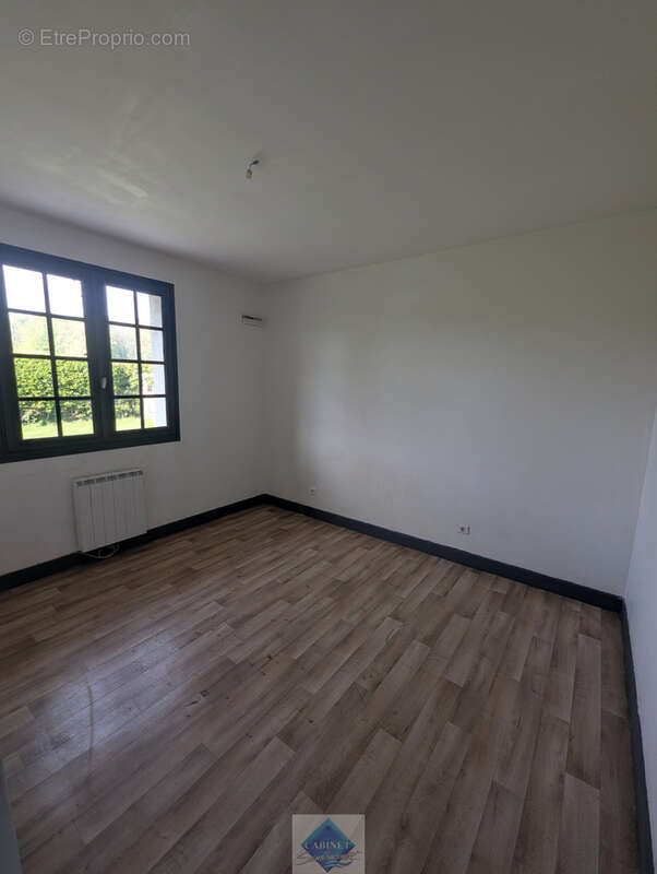 Maison à FEUQUIERES-EN-VIMEU