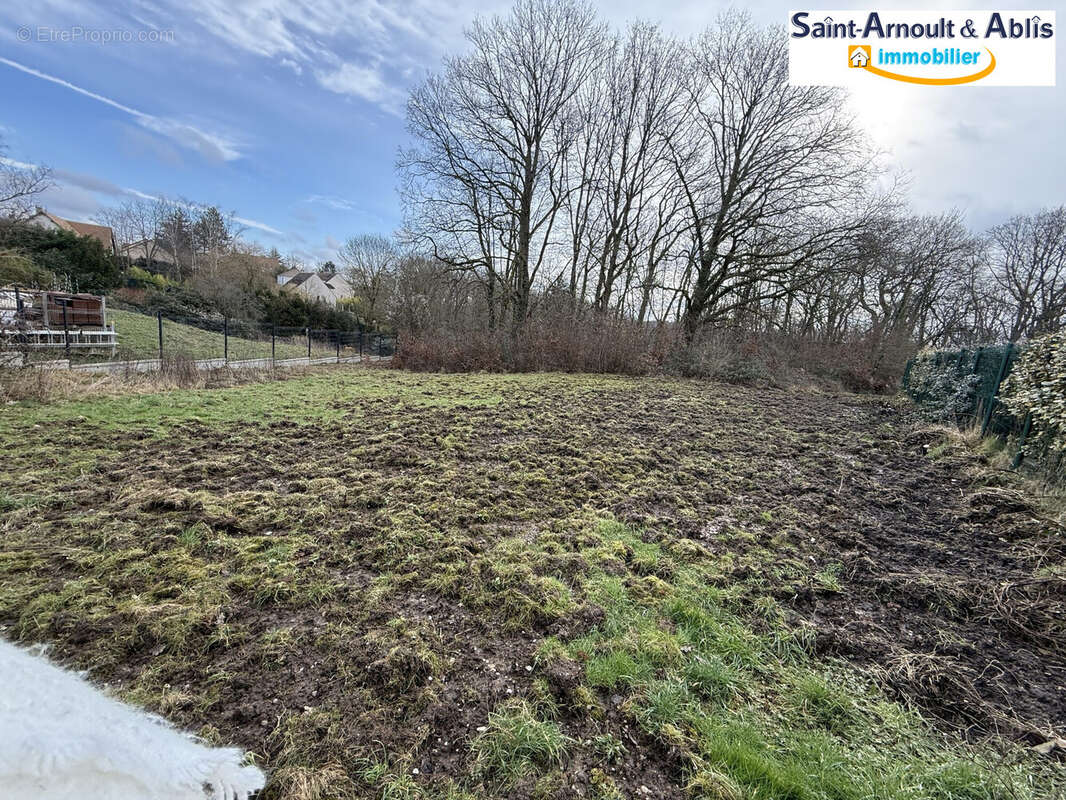 Terrain à SAINT-ARNOULT-EN-YVELINES