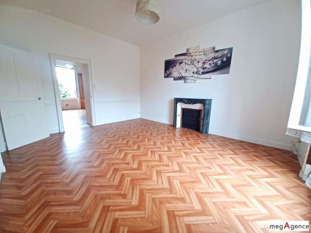 Appartement à FOUGERES