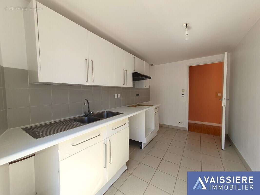 Maison à VOISINS-LE-BRETONNEUX