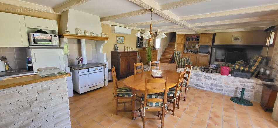 Maison à CABRERETS