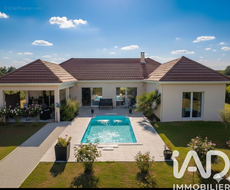 Photo 1 - Maison à ESTIVAREILLES