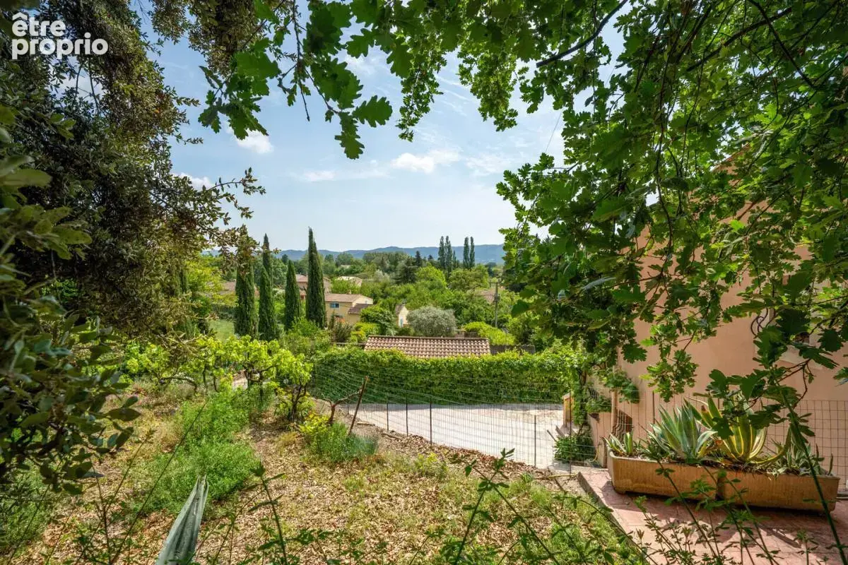 Villa T5 + T3 avec vue dégagée, piscine et immense garage - photo 5