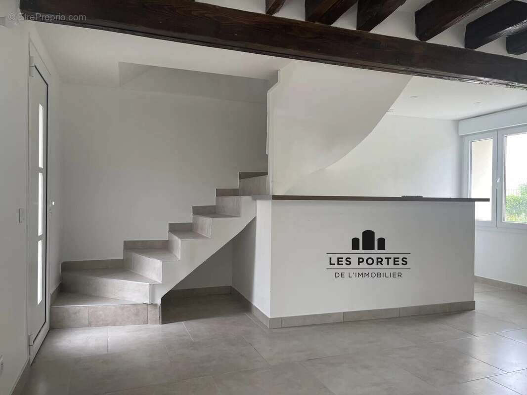 Maison à D&#039;HUISON-LONGUEVILLE