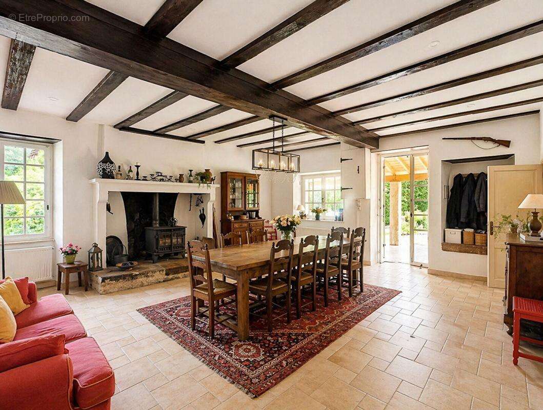 A vendre, superbe propriété en pierre de 245 m² habitable située à BUSSAC 24350 - photo 7