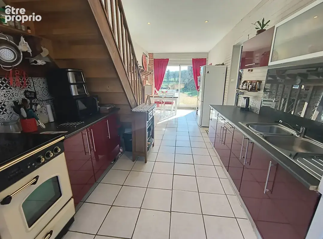 CREUSE - Maison polyvalente de 5 chambres avec piscine, dépendances et possibilité d'aménager un gîte - photo 7
