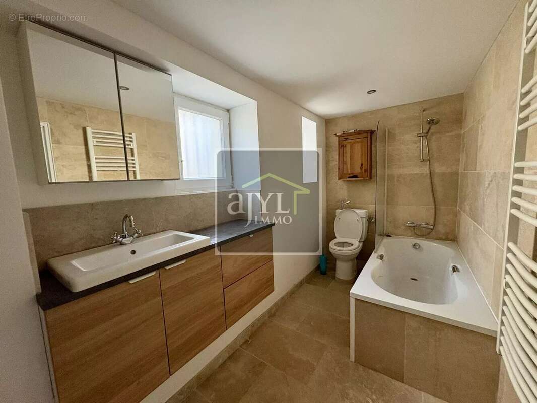 Appartement à CHARLEVAL