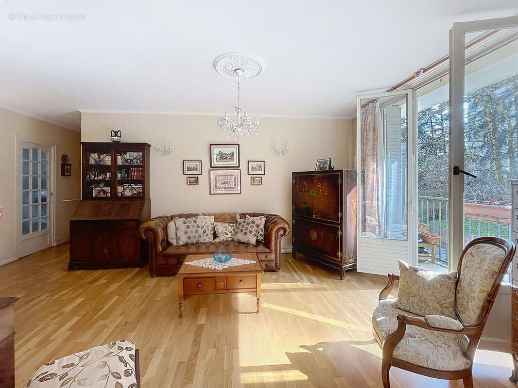 Appartement à OULLINS