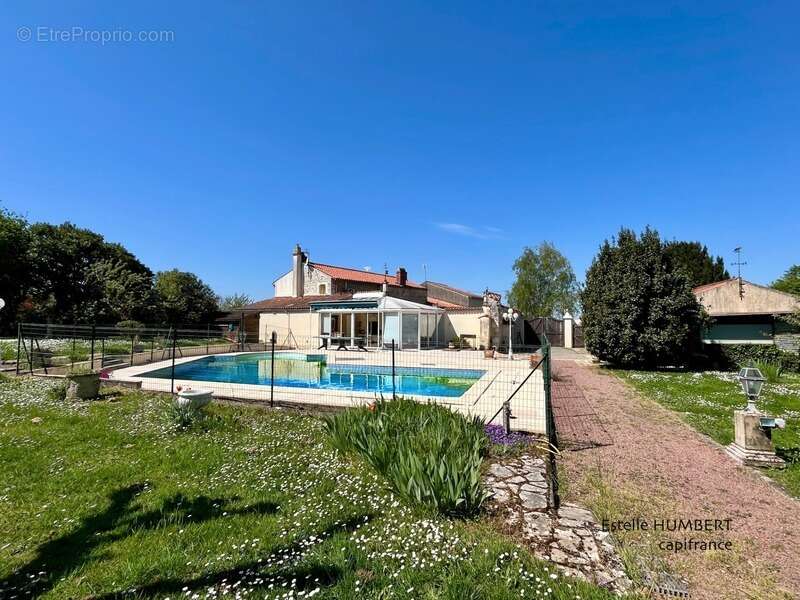 Maison à FONTENAY-LE-COMTE