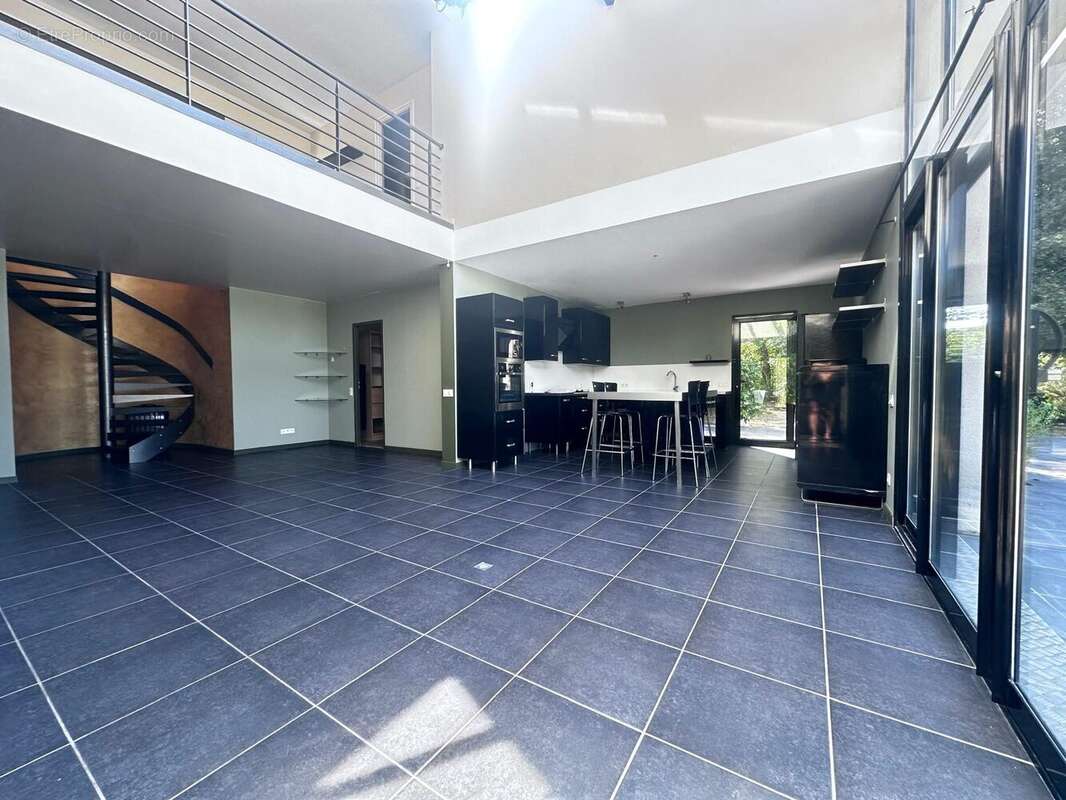 Maison 163 m² à Saint-Simeon-De-Bressieux  - photo 7