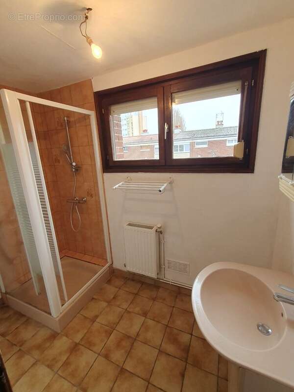 Maison mitoyenne T4 Hazebrouck - Salle de douche - Maison à HAZEBROUCK