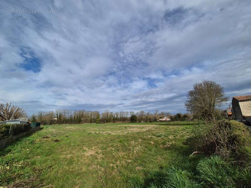 Terrain à FRONTENAY-ROHAN-ROHAN