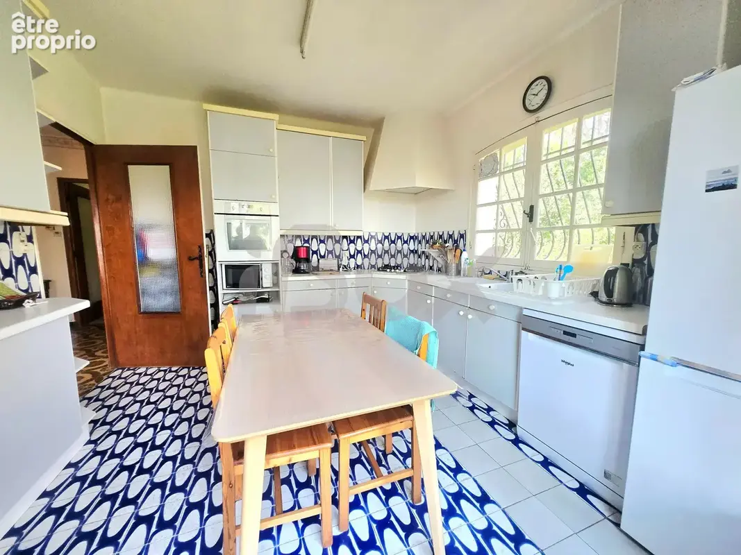 Villa 7 pièces sur 1 932 m2 de terrain avec piscine   Mer à pied - photo 12