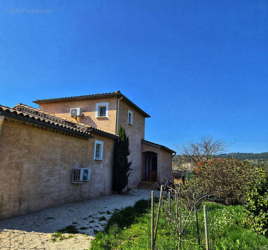 Maison à SAINT-JULIEN-LES-ROSIERS