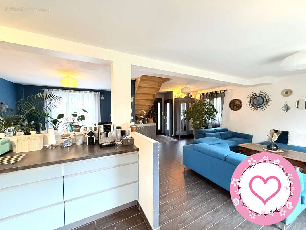 Maison à LES BORDES