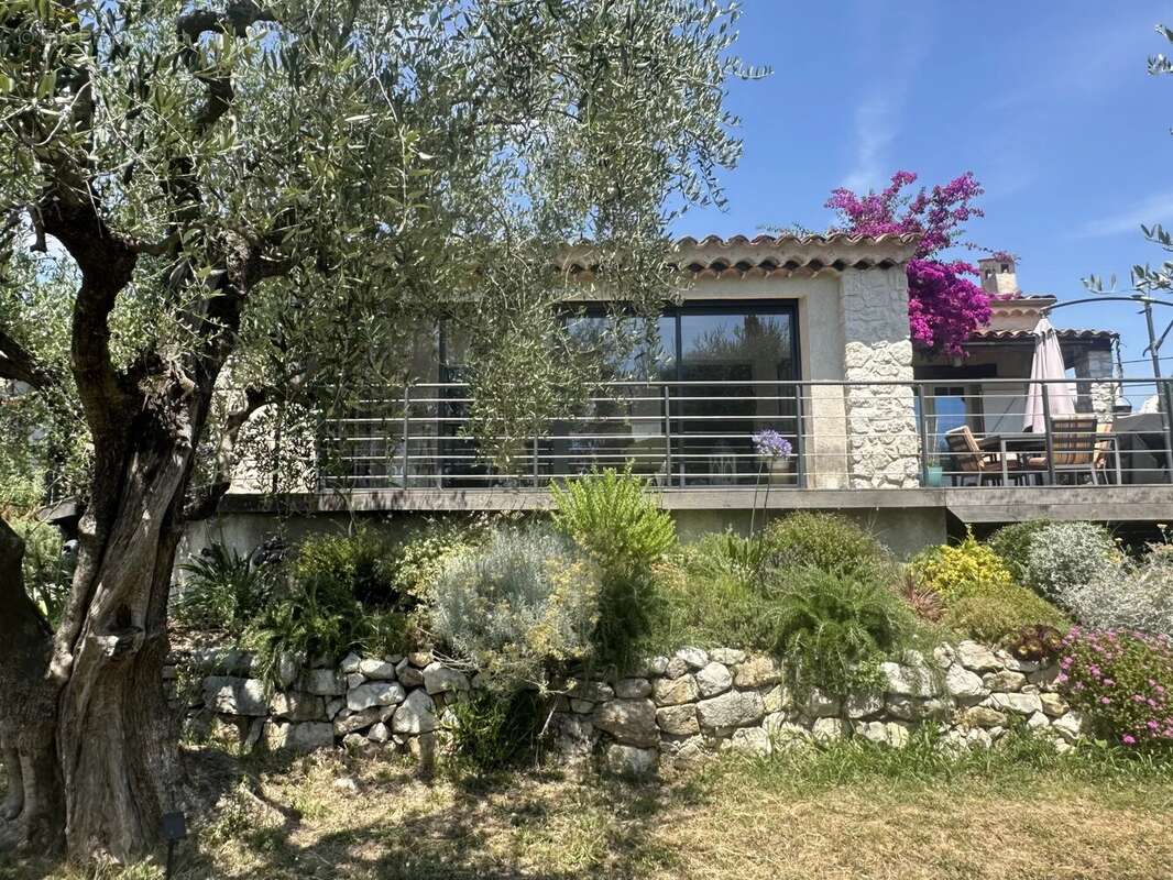 Maison à TOURRETTES-SUR-LOUP