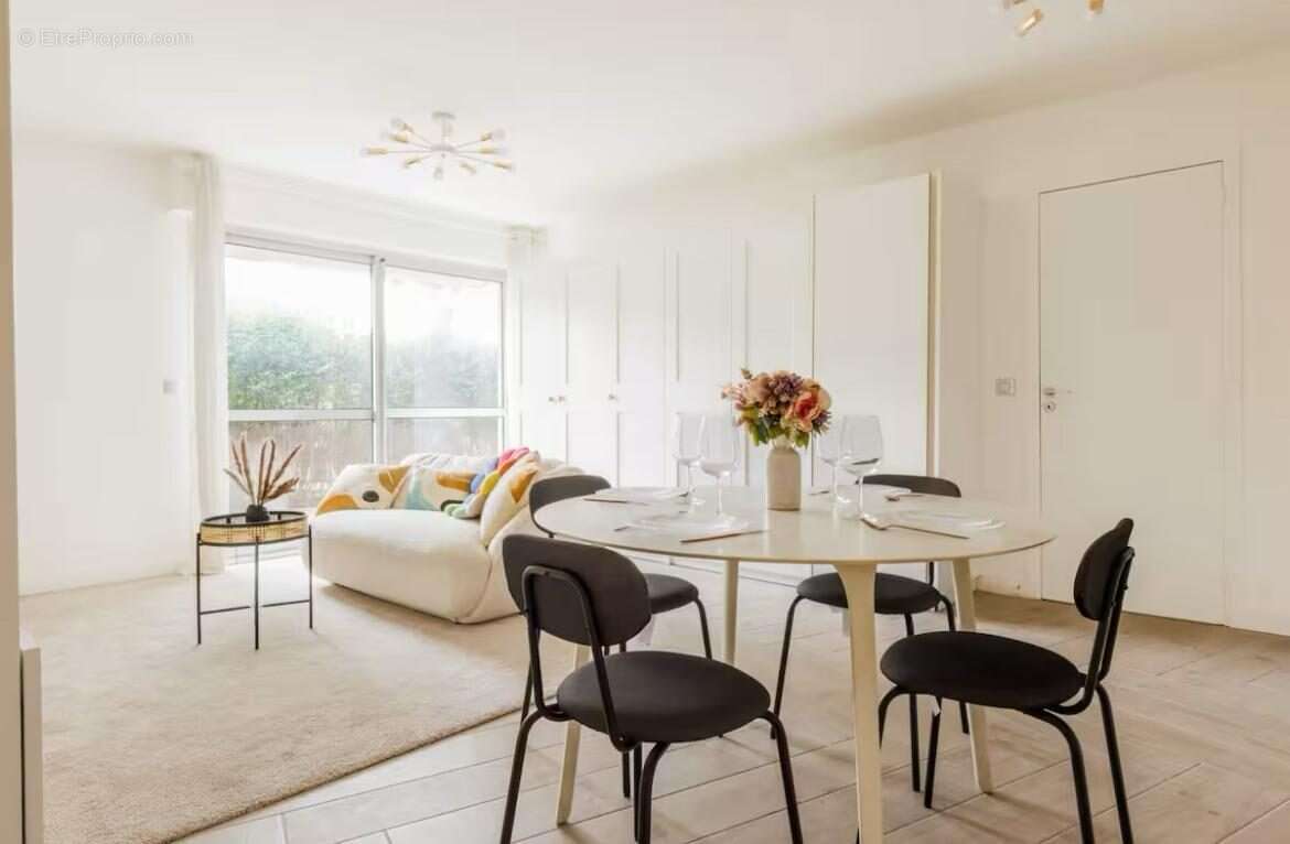 Appartement à NEUILLY-SUR-SEINE
