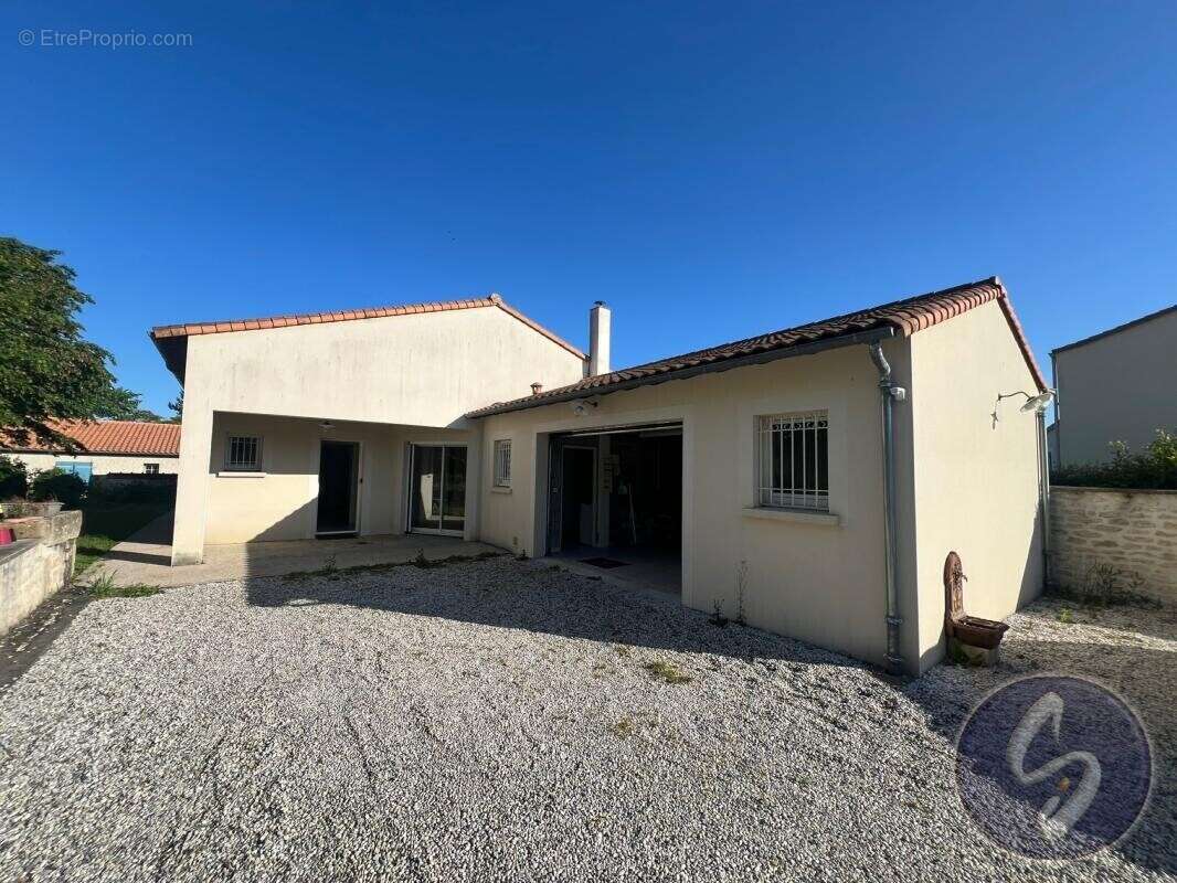 Maison à LA CRECHE
