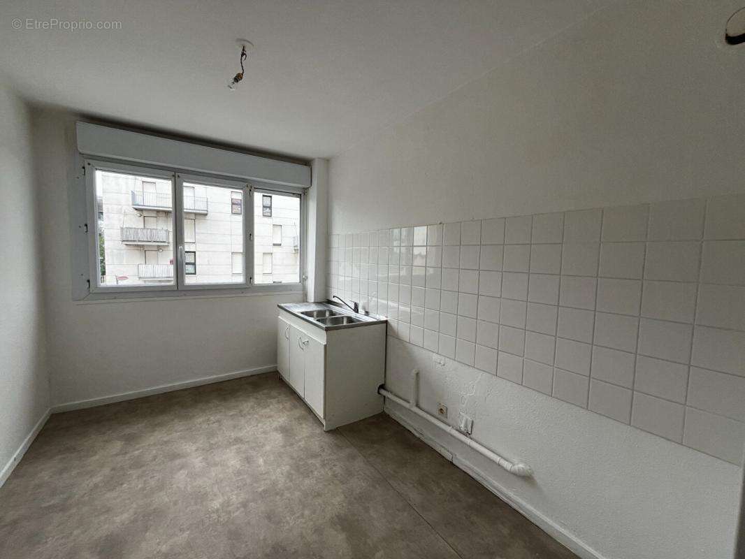 Appartement à LES PONTS-DE-CE