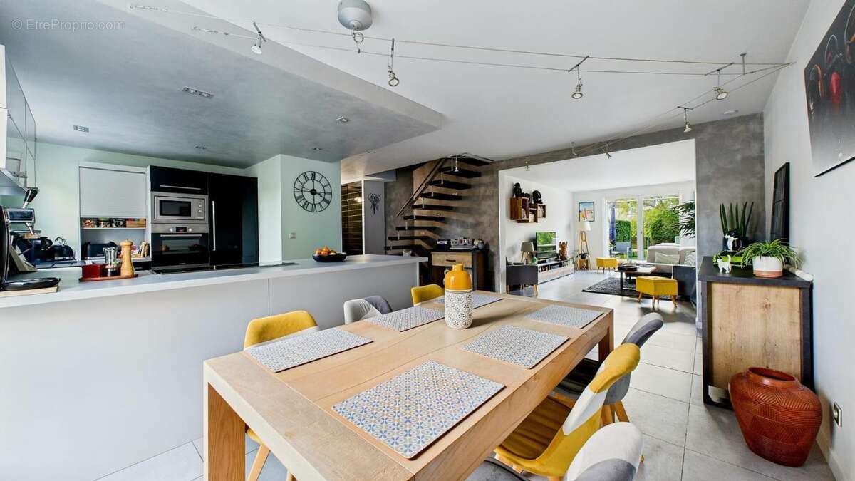 Appartement à GUILHERAND-GRANGES