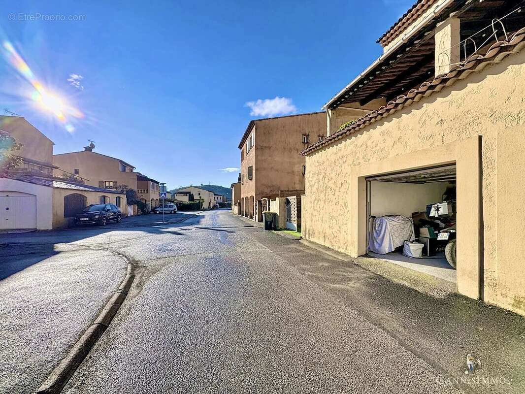 Appartement à AURIBEAU-SUR-SIAGNE