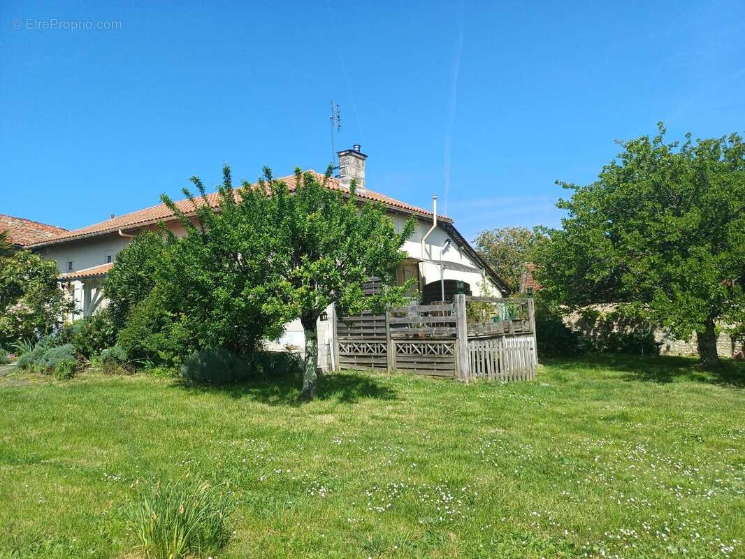 Maison 147 m² à Chatignac  - photo 6