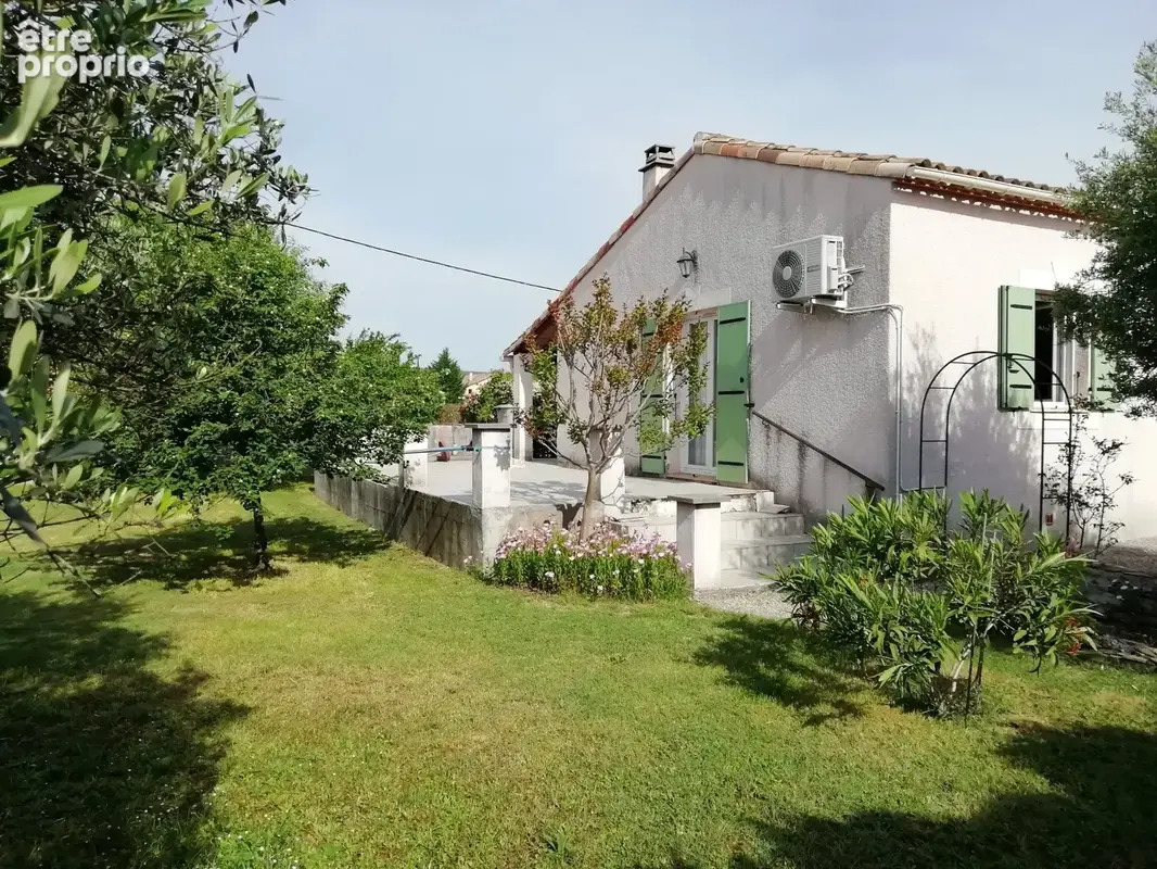 Maison de plain-pied avec jardin arboré, terrasse et dépendance - photo 15
