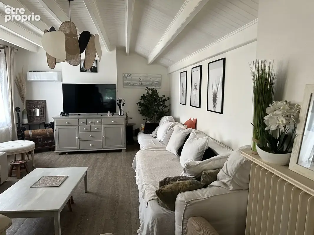 Venez découvrir cette charmante maison avec ces deux studios indépendants et sa piscine hors sol - photo 2