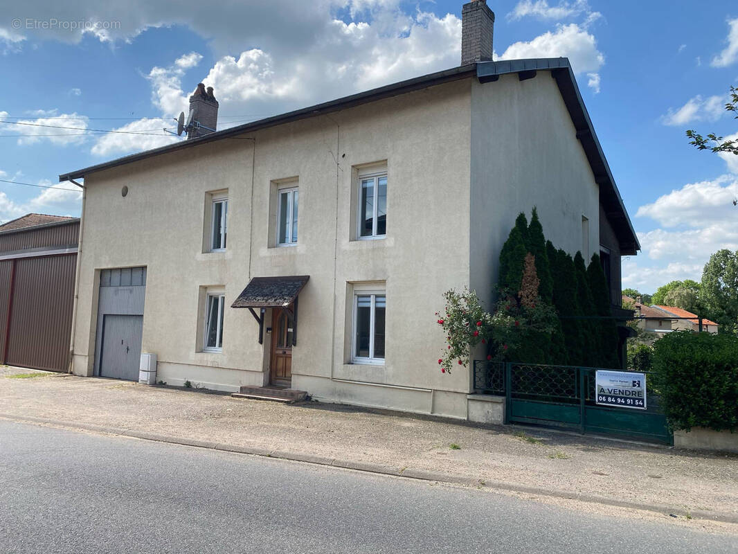 Maison à DOMEVRE-SUR-VEZOUZE