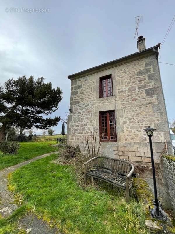 Maison à CLUGNAT