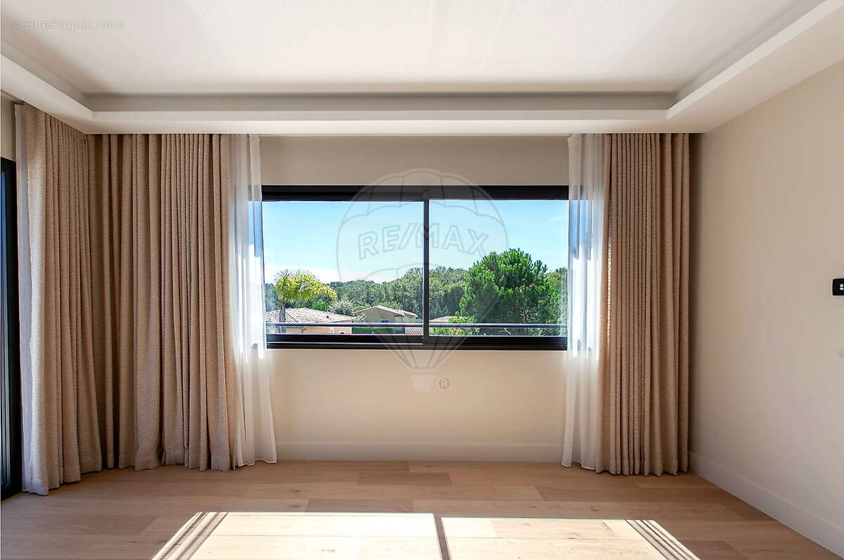 Maison à VALBONNE