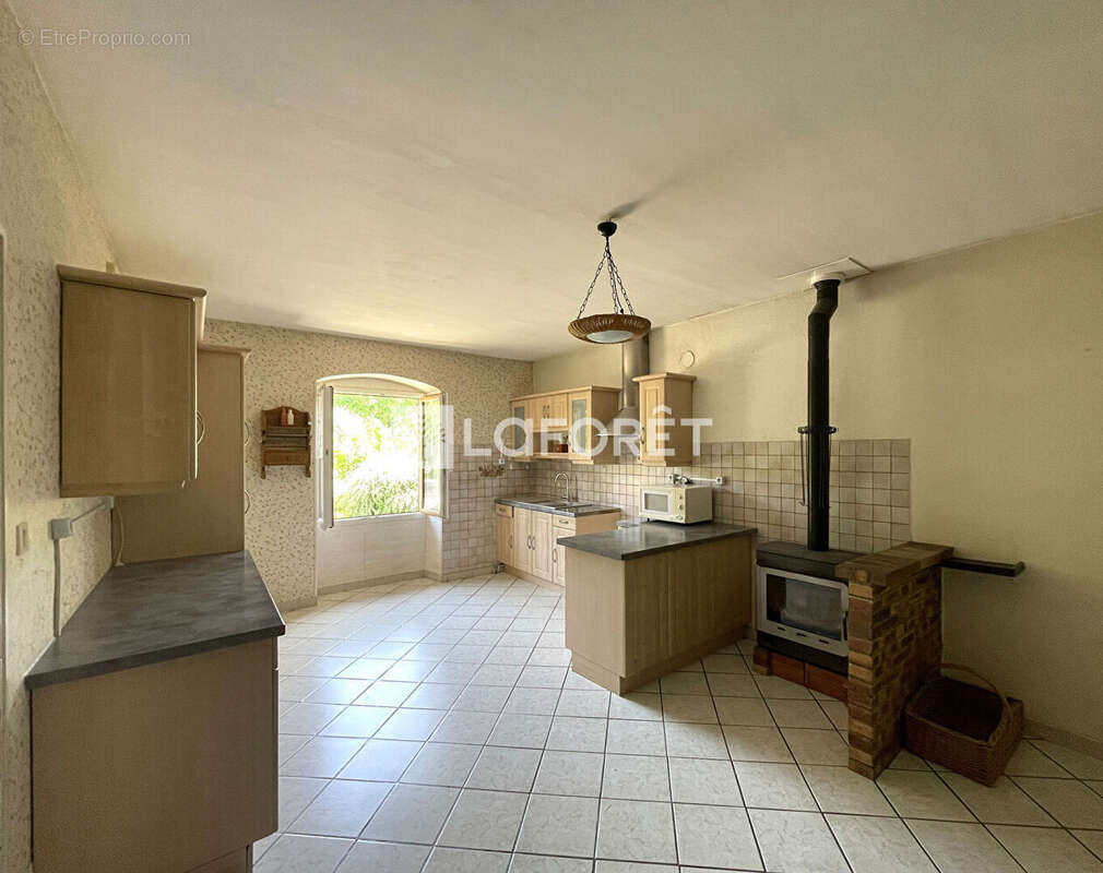 Maison Saint Lamain à fort potentiel , 4 pièce(s) 139m² - photo 3