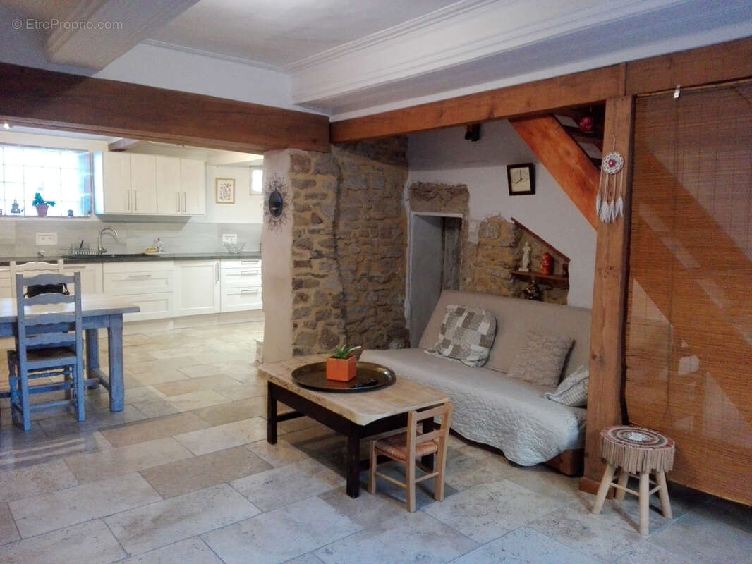 Maison à SAINTE-CECILE-LES-VIGNES