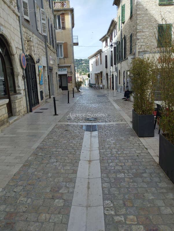 Commerce à LA COLLE-SUR-LOUP