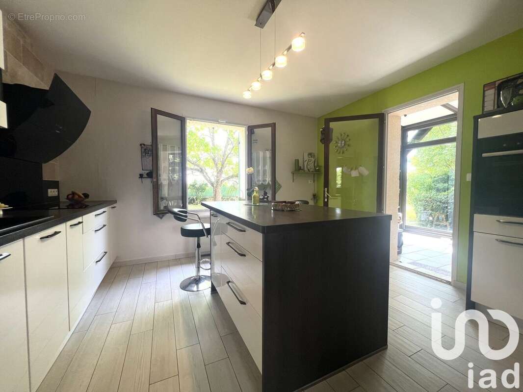 Maison 178 m² à Villers-Saint-Frambourg  - photo 4