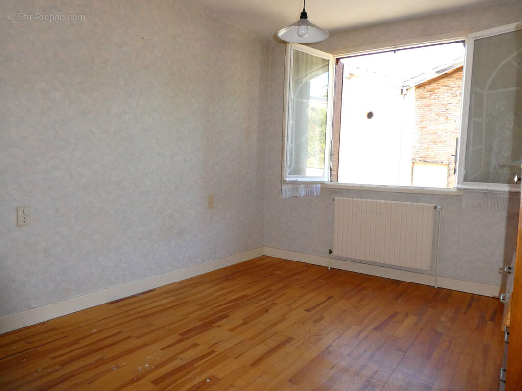 Maison à CHAMBOST-LONGESSAIGNE