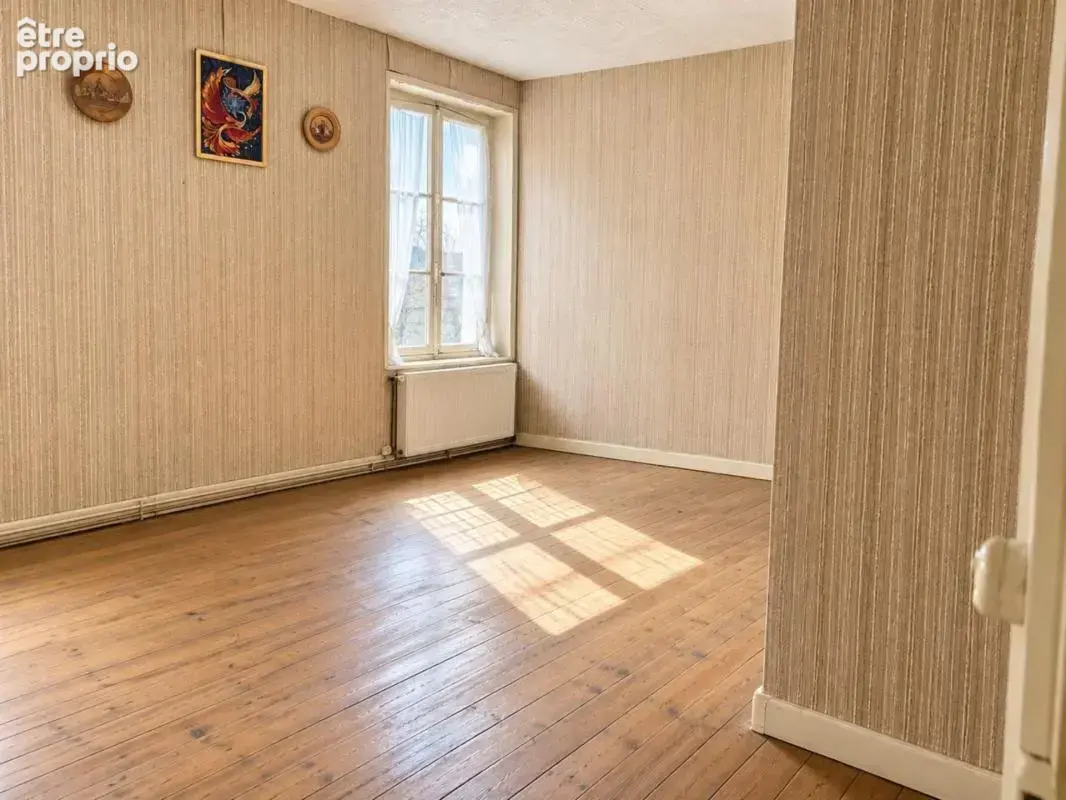 Maison de ville avec 2 appartements, grenier aménageable et petit extérieur – Aubusson (23200) - photo 3