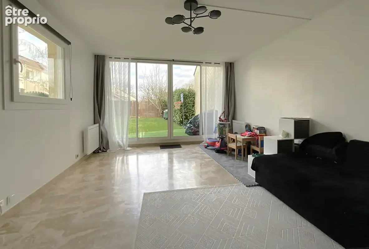 Maison Voisins Le Bretonneux 5 pièce(s) 102 m2 - photo 4