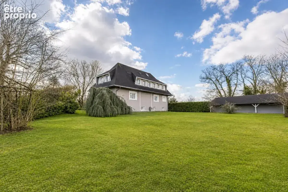 Villa de prestige à Saint-Laurent-de-Mur 450 m² - photo 5