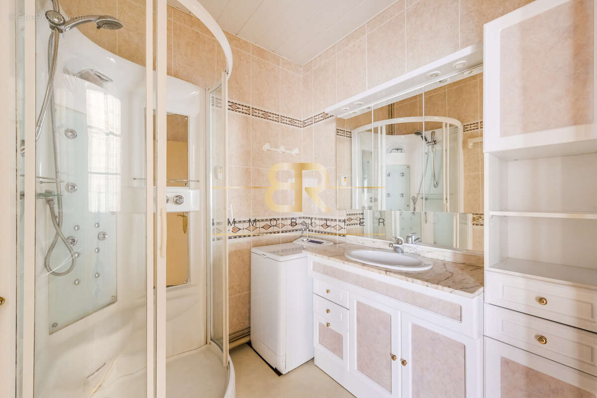 Appartement à PARIS-2E