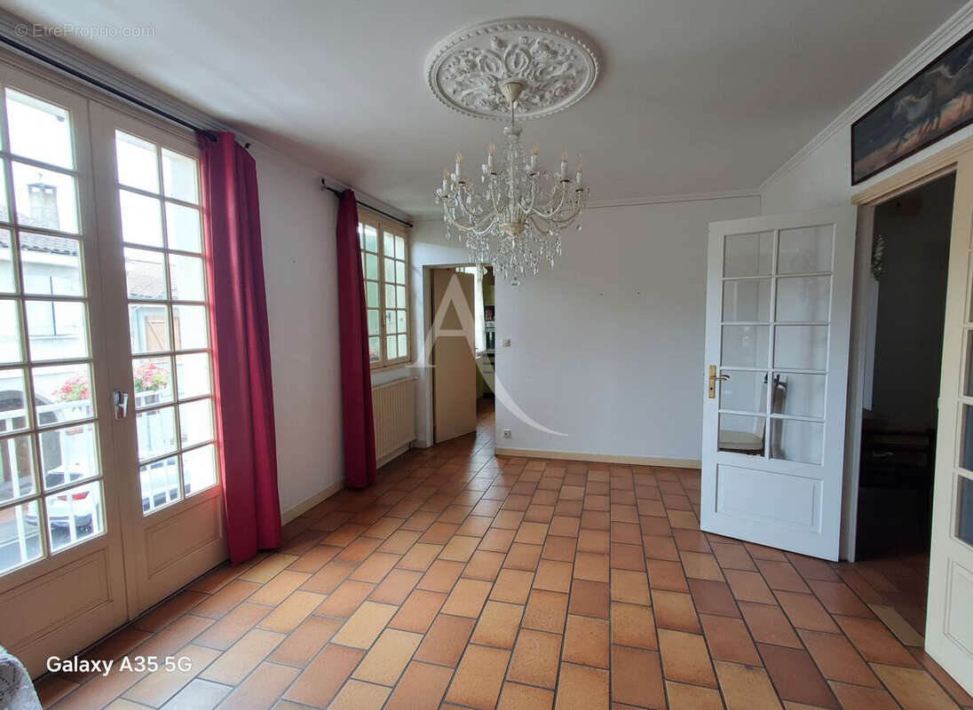 Maison L Isle Jourdain T5 - photo 4