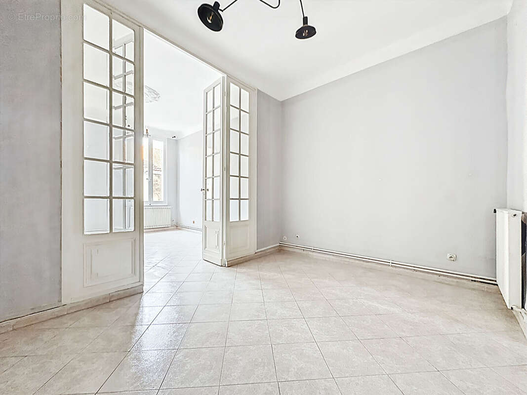 Appartement à MARSEILLE-5E