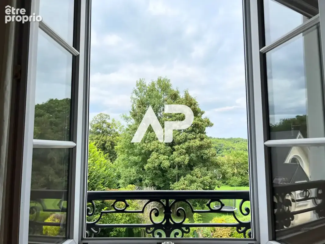 Appartement de charme au dernier étage. Calme, lumière et vue dégagée - photo 2