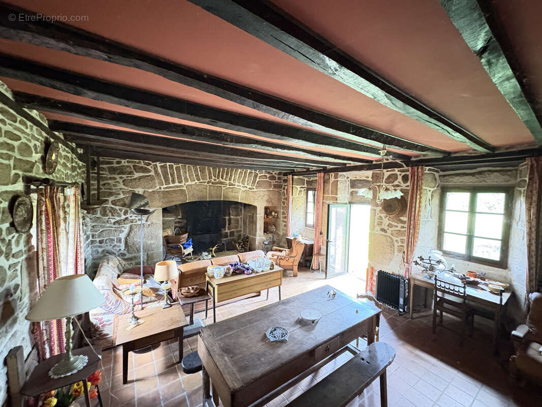 Maison à SAINT-JULIEN-AUX-BOIS